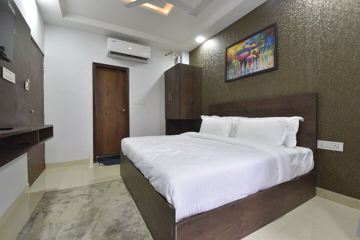 Room 10 of 33