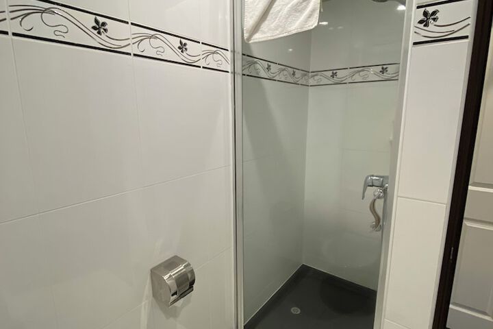 Room 99 of 116