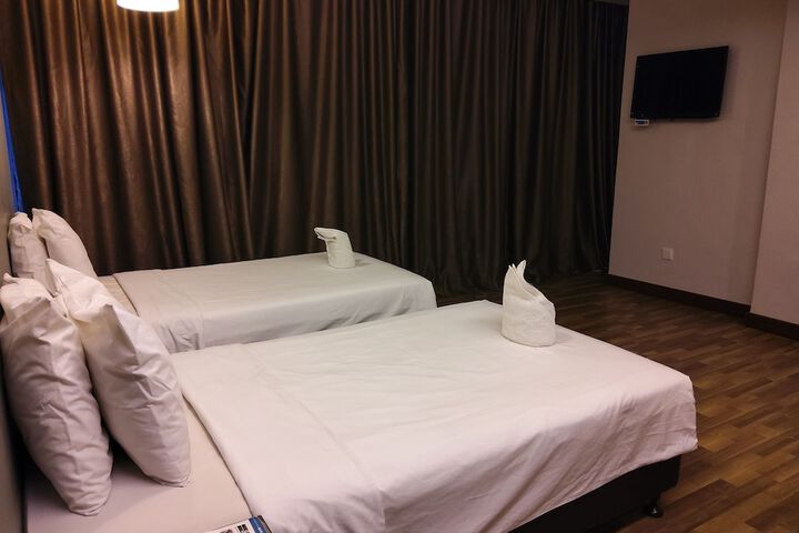 Room 8 of 38