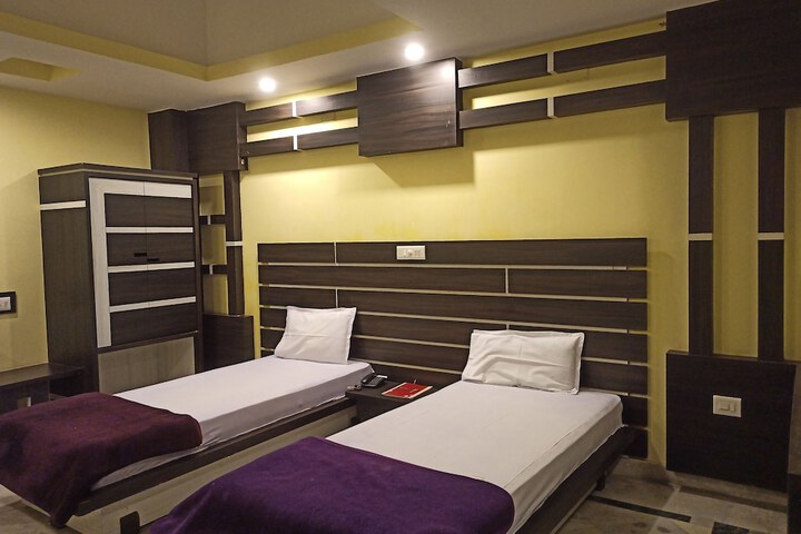 Room 6 of 34
