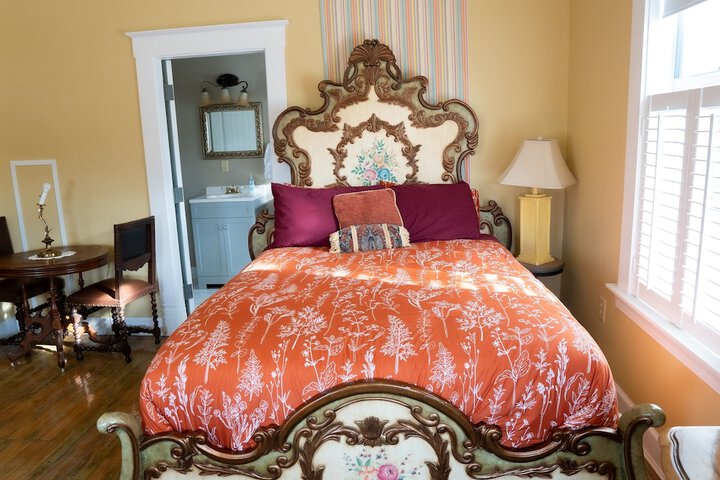 Lodge Premium Cabin Queen Bed (60 of 79)