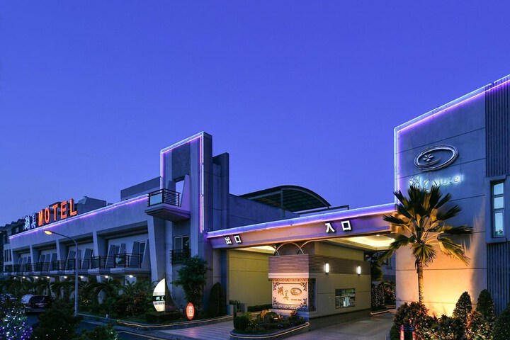 Hotel 52 of 54
