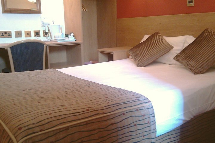 Room 3 of 40
