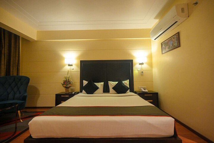 Room 10 of 33