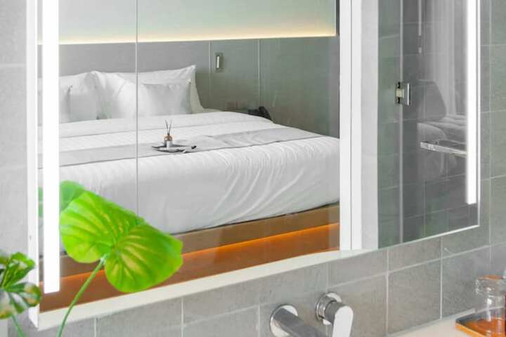 Room 103 of 150