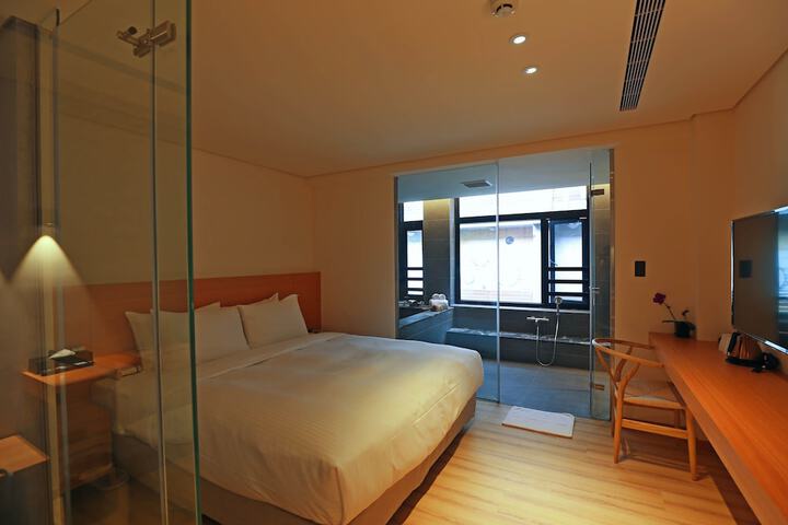 Room 12 of 41