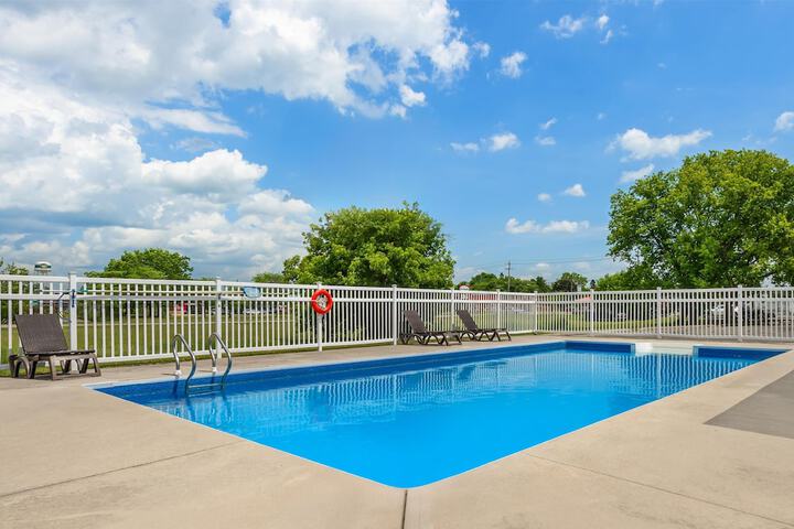 Hotel with Pool