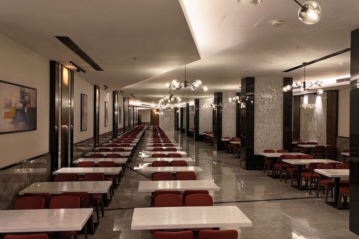 Dining 9 of 18