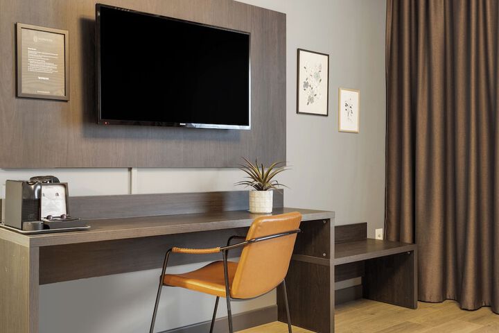 Room 10 of 60
