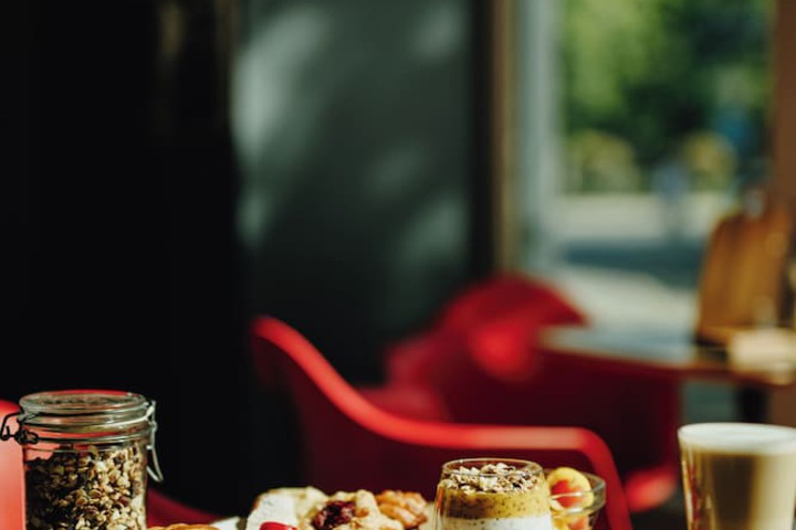 Dining 35 of 70