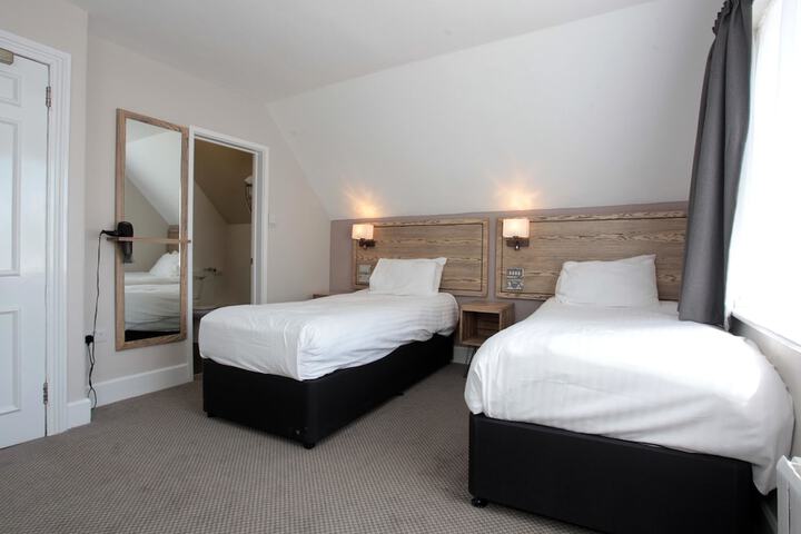 Room 2 of 31