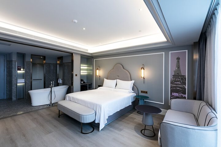 Room 4 of 40