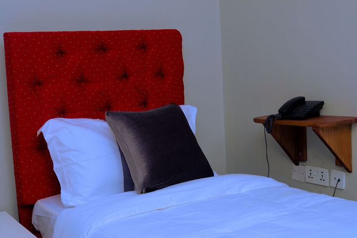Room 4 of 27