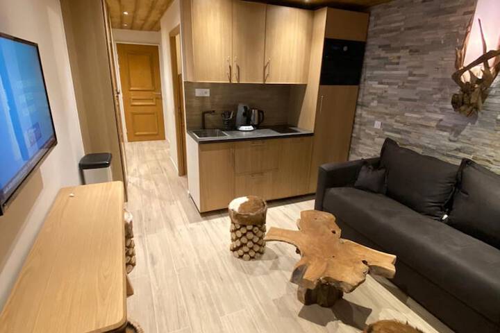 Room 8 of 50