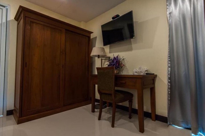 Room 15 of 19