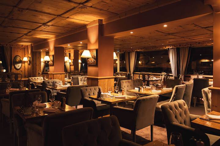 Dining 90 of 115