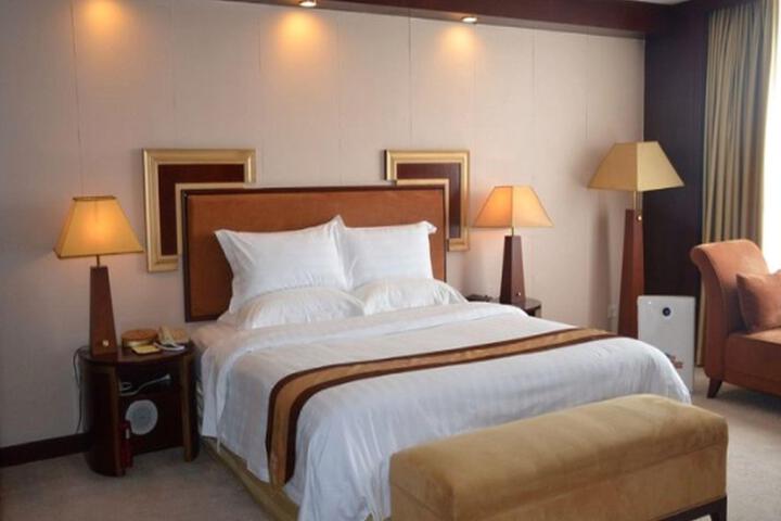 Room 5 of 11