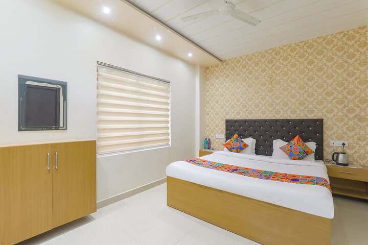 Room 13 of 27