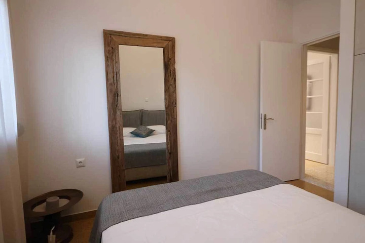Room 6 of 10