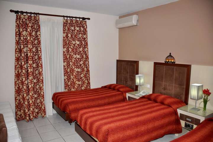 Room 9 of 30