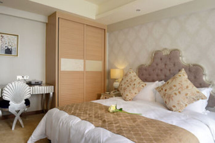 Room 8 of 27
