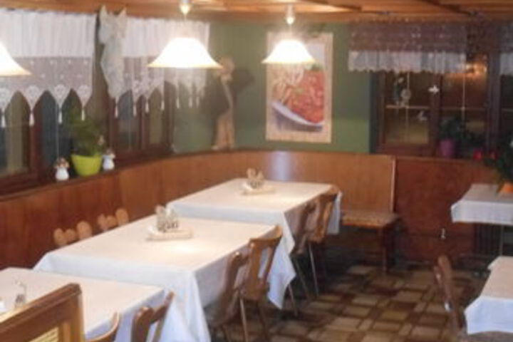 Dining 7 of 20