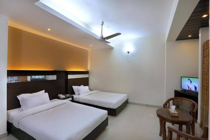 Room 33 of 42