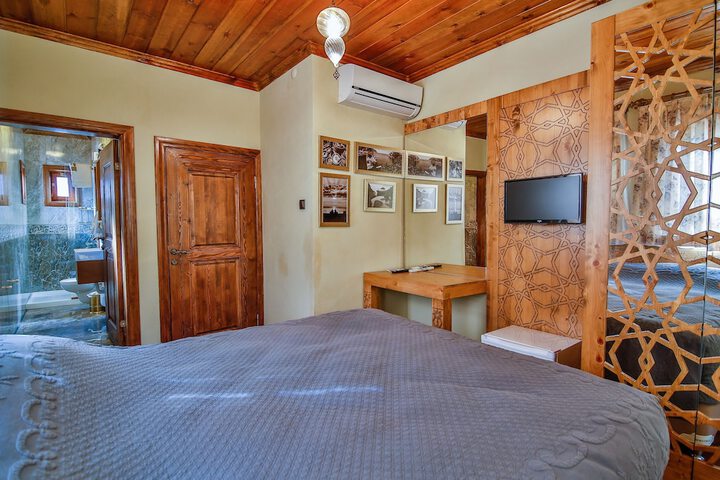 Room 8 of 47