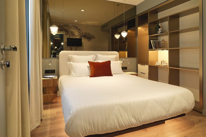 Room 10 of 28