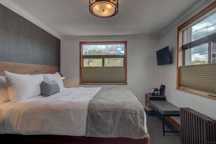Room 11 of 23