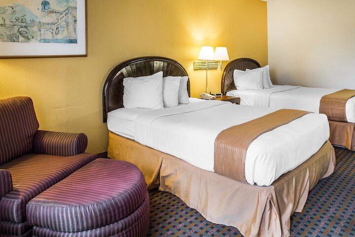 2 Double Beds (1 of 6)