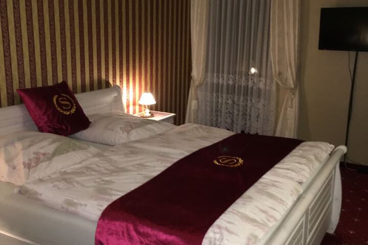Room 6 of 27