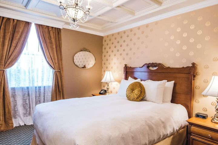 Room 27 of 62
