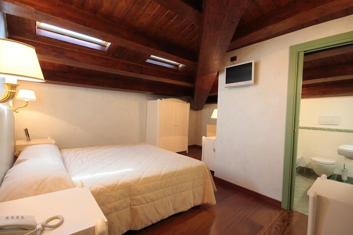 Room 35 of 61