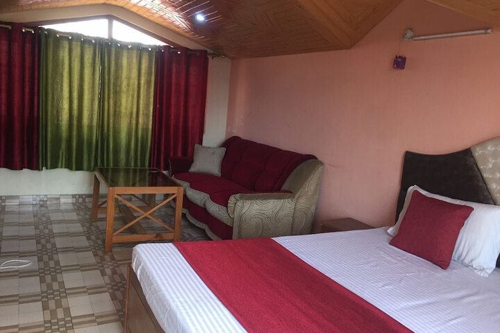 Room 6 of 14