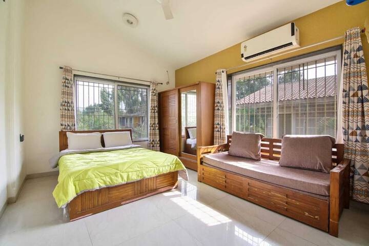 Room 6 of 34