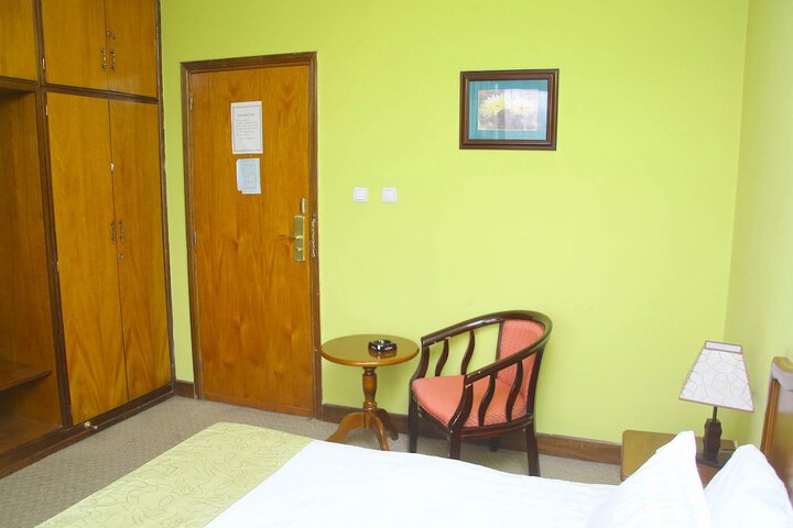 Room 17 of 40