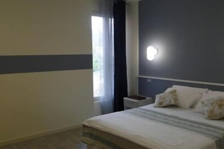 Room 8 of 19