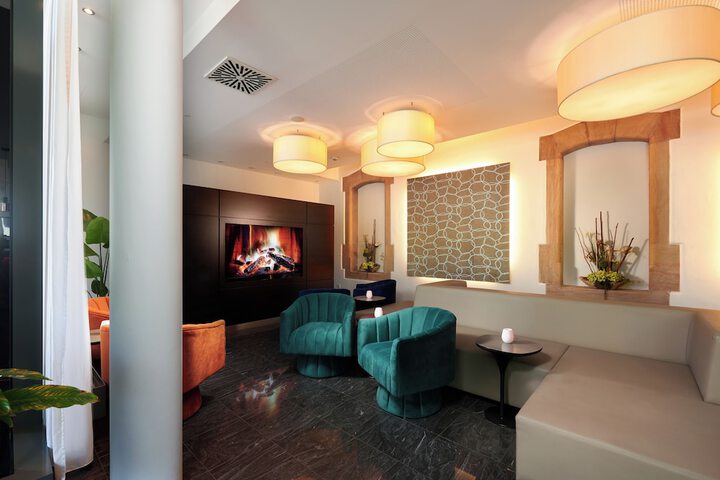 Entrance & Lobby