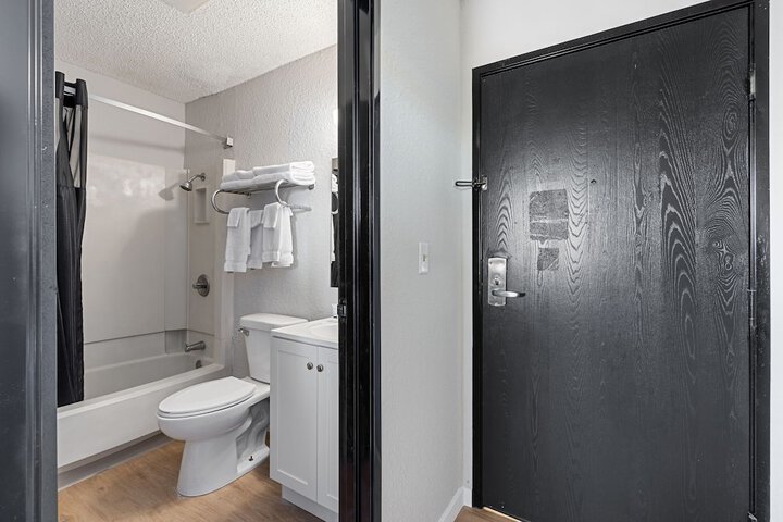 Room 10 of 17