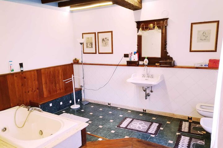 Room 7 of 28