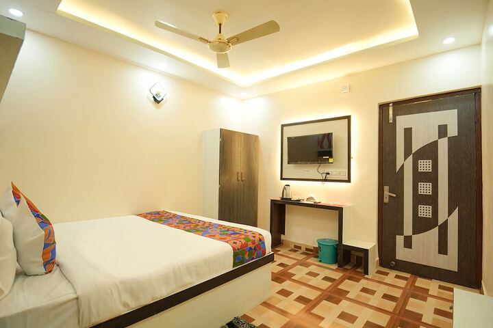 Room 9 of 26