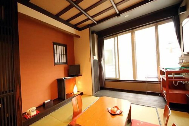 Room 27 of 49