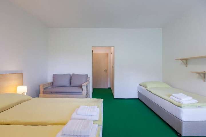 Room 9 of 50