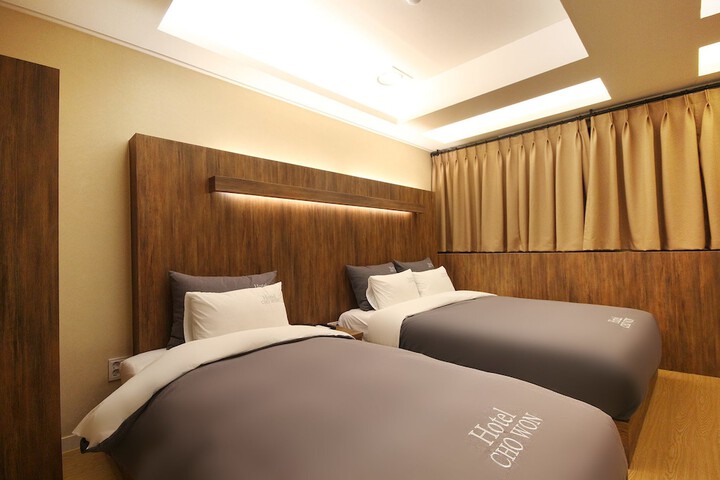 Room 25 of 127