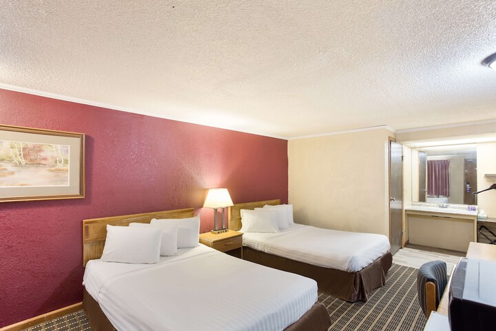 2 Double Beds (8 of 16)