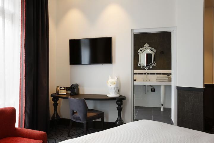 Room 16 of 47