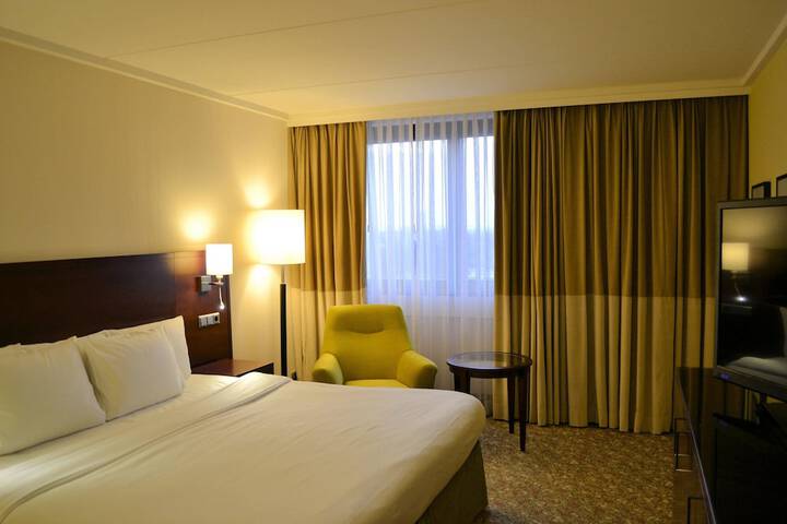 Room 13 of 37