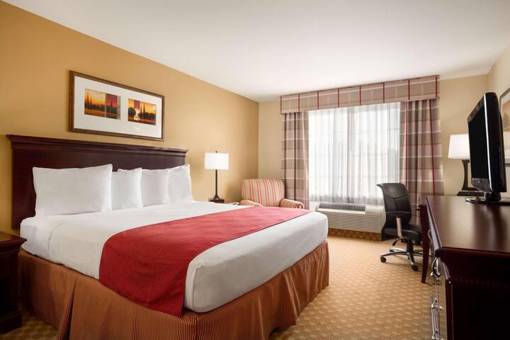 1 King Bed (4 of 6)