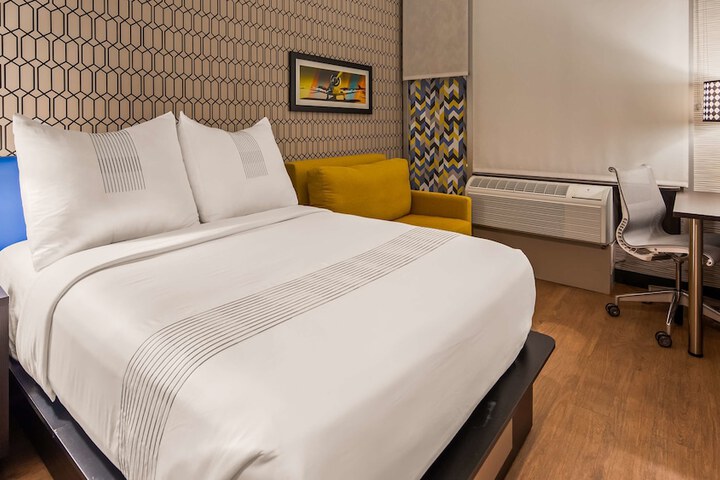 Room 11 of 21